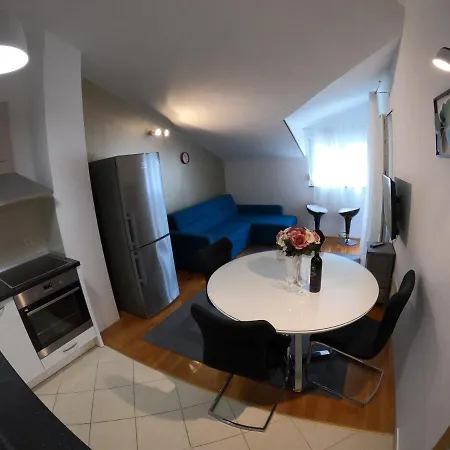 Apartment Nice With Free Parking Place For 1 Car Makarska