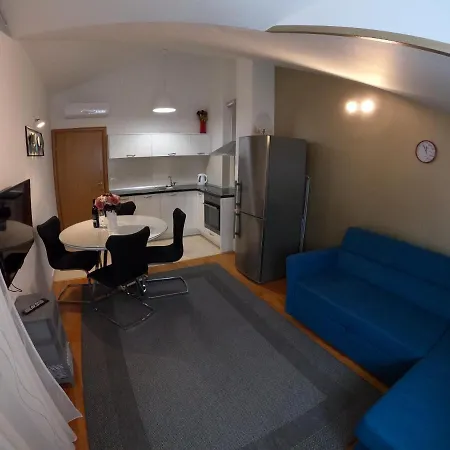 Apartment Nice With Free Parking Place For 1 Car *