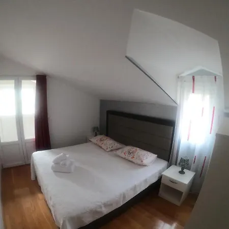 Apartment Nice With Free Parking Place For 1 Car *