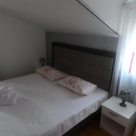 Nice With Free Parking Place For 1 Car Apartment *
