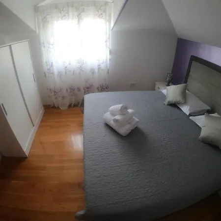 Nice With Free Parking Place For 1 Car Apartment Makarska
