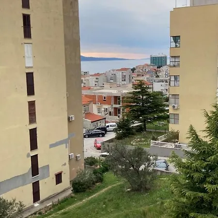Nice With Free Parking Place For 1 Car Makarska